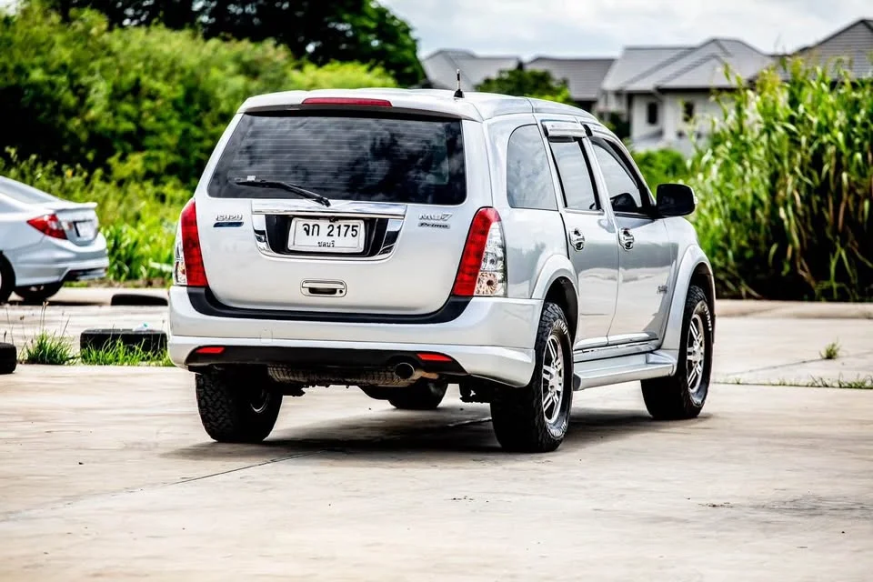 2011 Isuzu MU-7 2