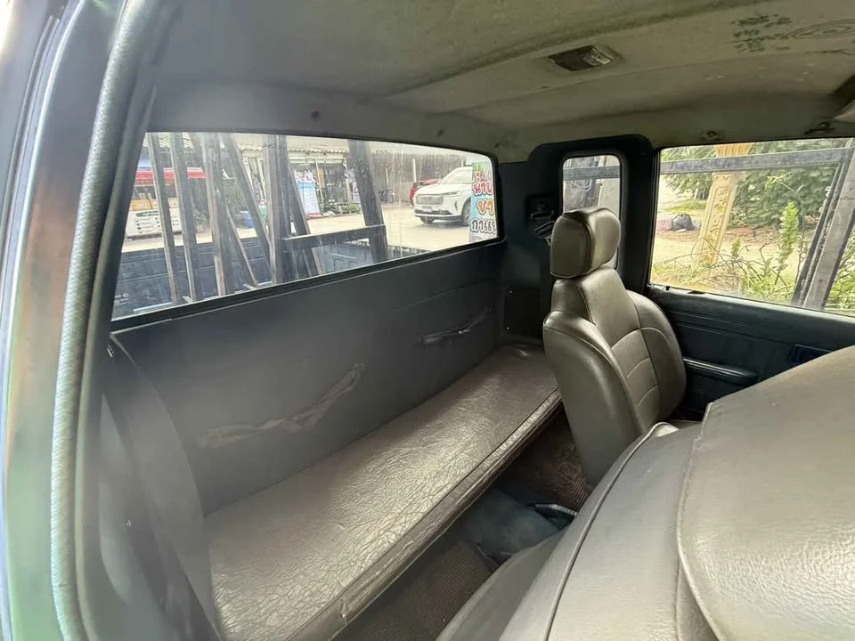 1995 Mitsubishi Triton II 2