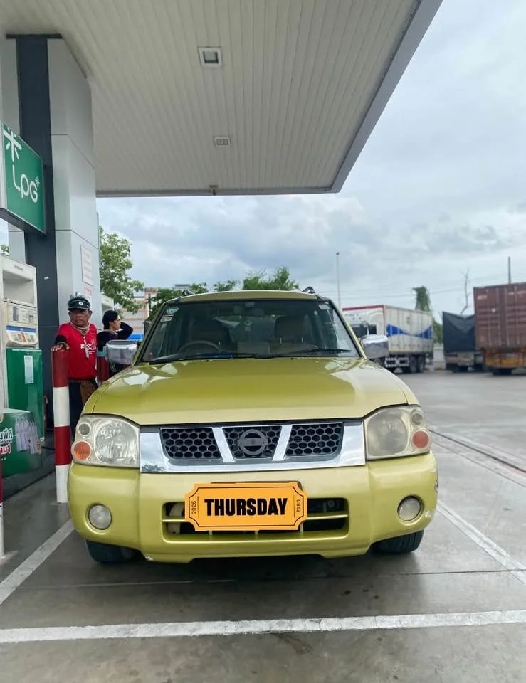 2004 Nissan Frontier I 3