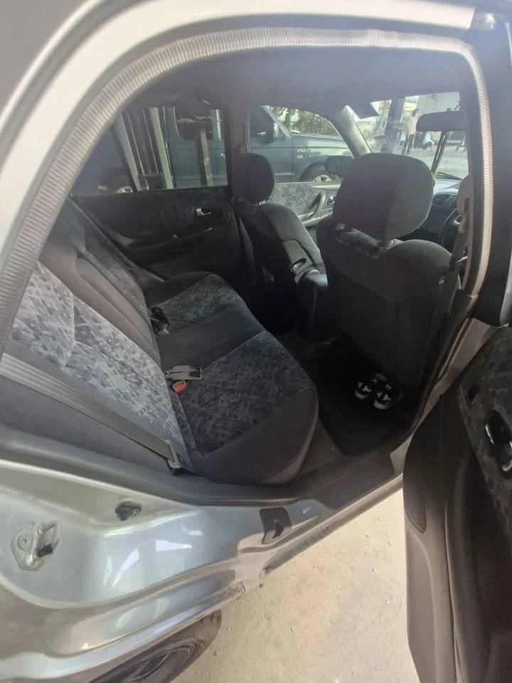 2000 Mazda 323 VIII 3