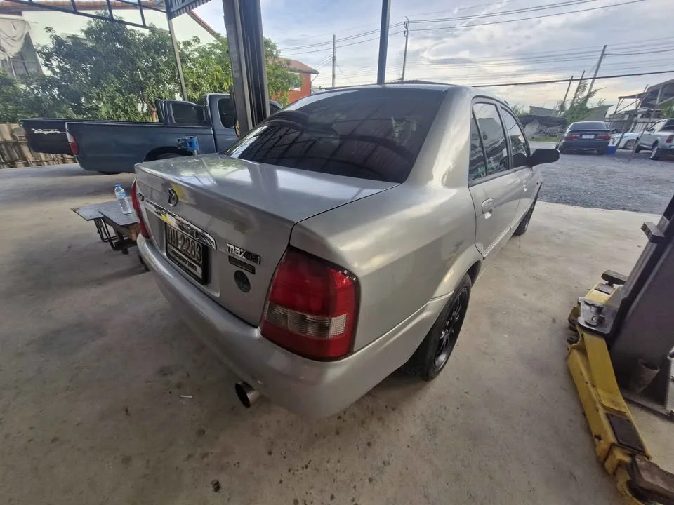 2000 Mazda 323 VIII 2