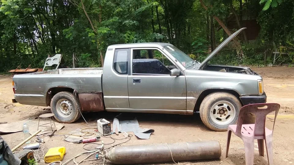 Mitsubishi Triton II 2