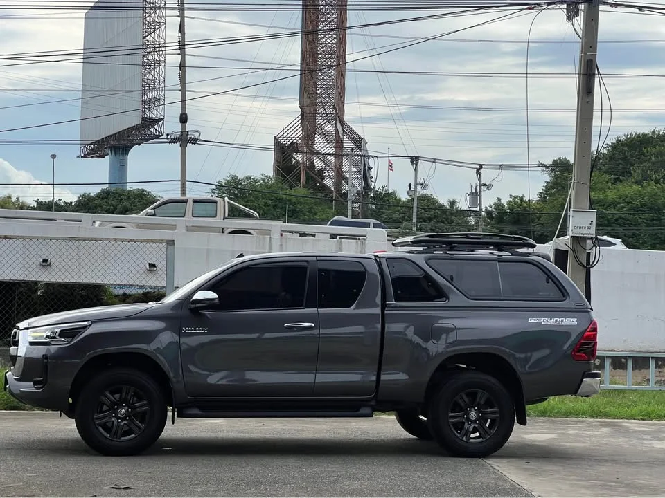 2022 Toyota Hilux VIII 2