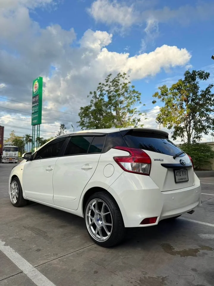 2015 Toyota Yaris III 2