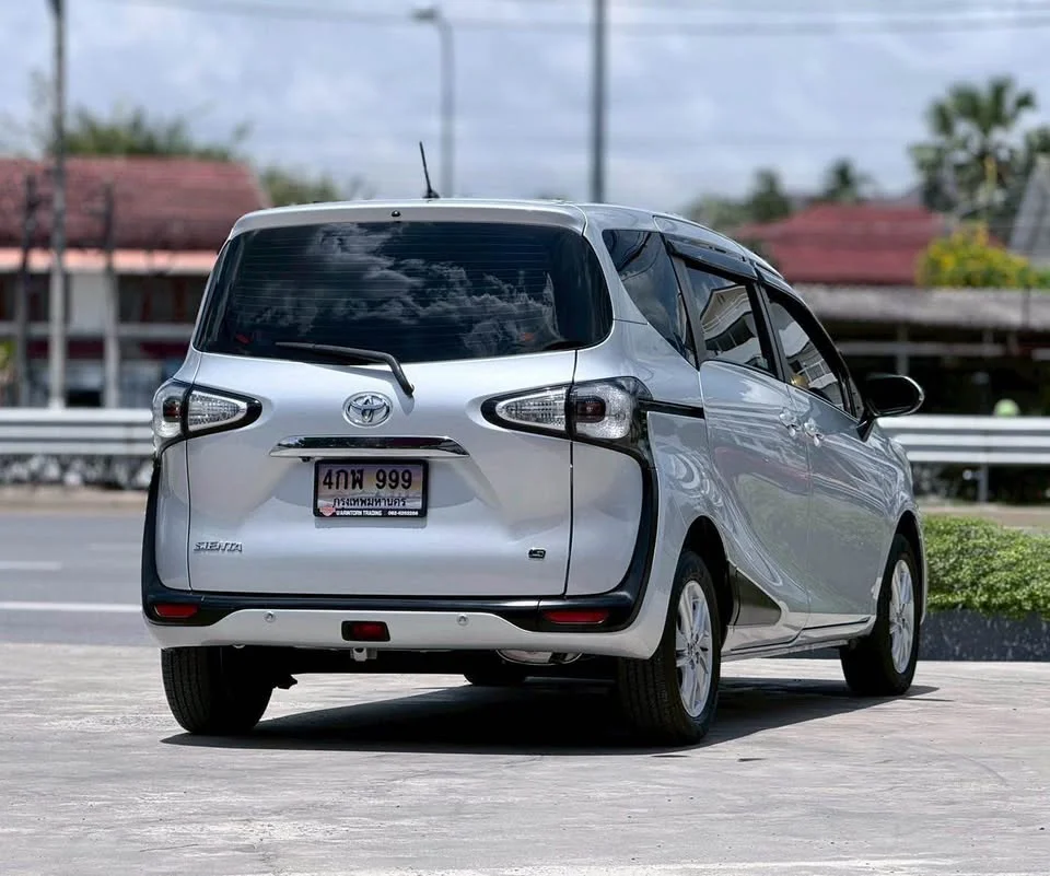 2020 Toyota Sienta II 3