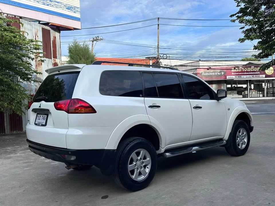 2010 Mitsubishi Pajero Sport II 2
