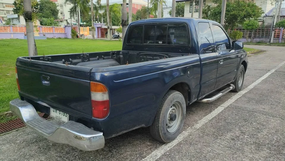 2000 Mazda 2500 Fighter V 2