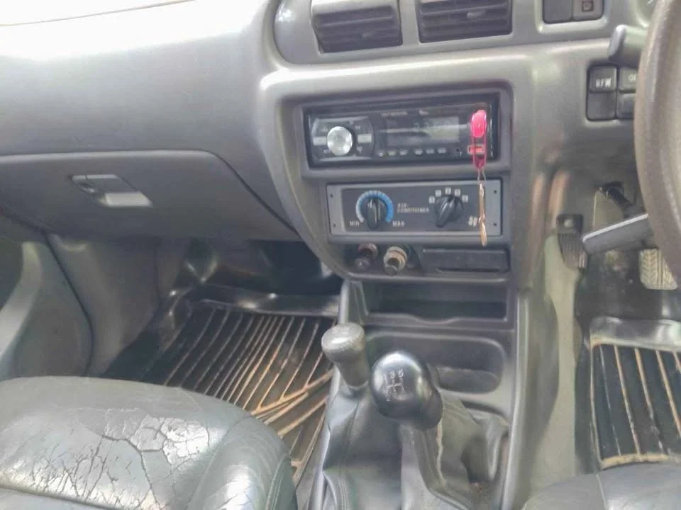 2003 Mazda 2500 Fighter V 2