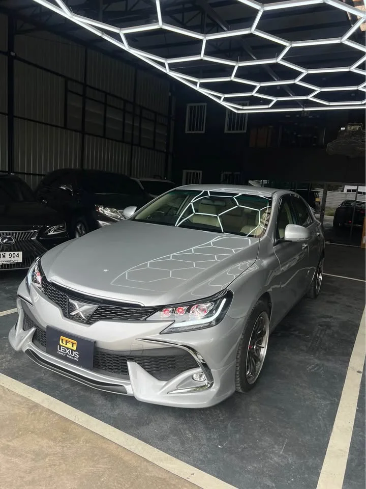 2010 Toyota Mark X II 2