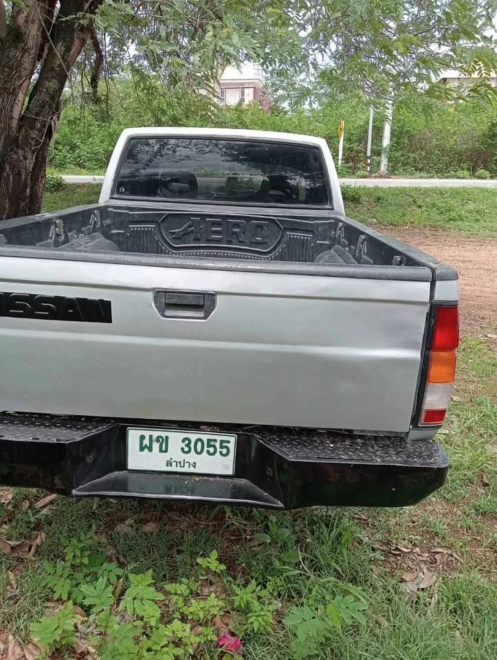 1997 Nissan Big M D21 3
