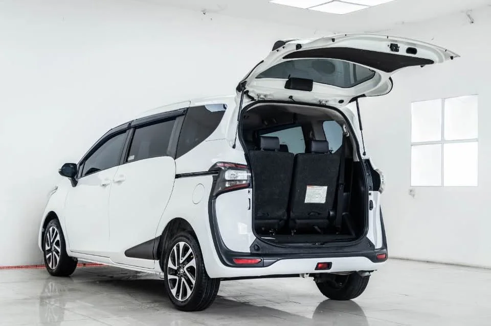 2017 Toyota Sienta II 2