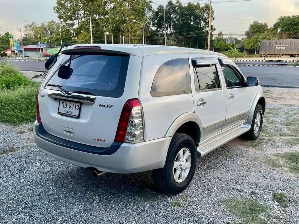 2005 Isuzu MU-7 2
