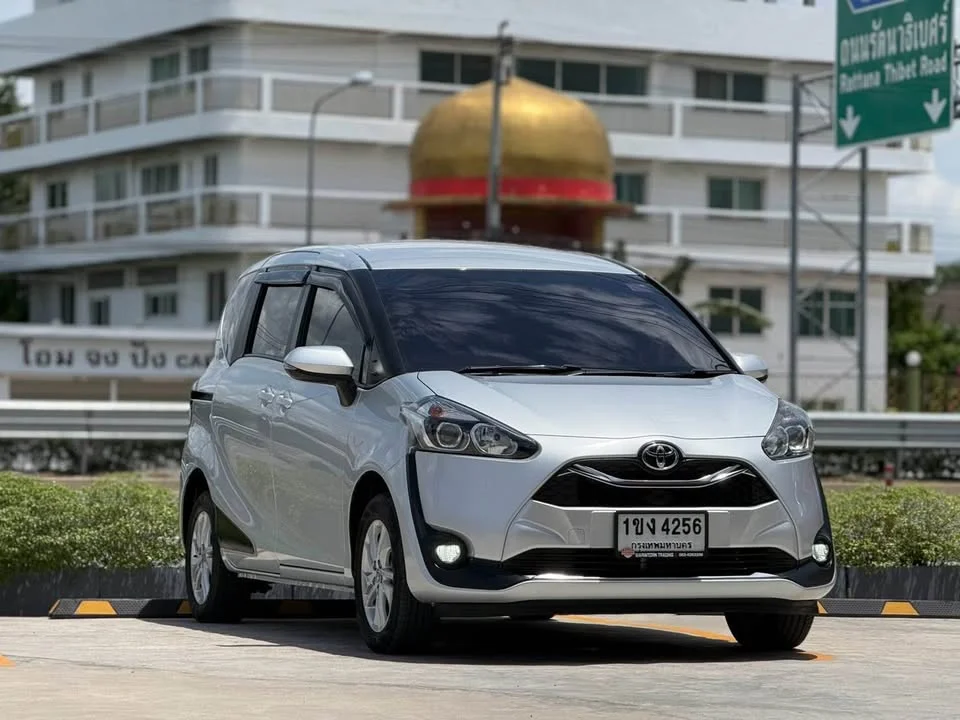 2019 Toyota Sienta II 3