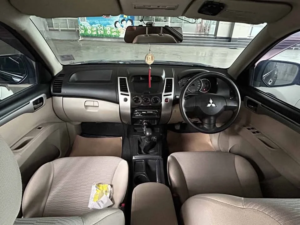 2011 Mitsubishi Pajero Sport II 2