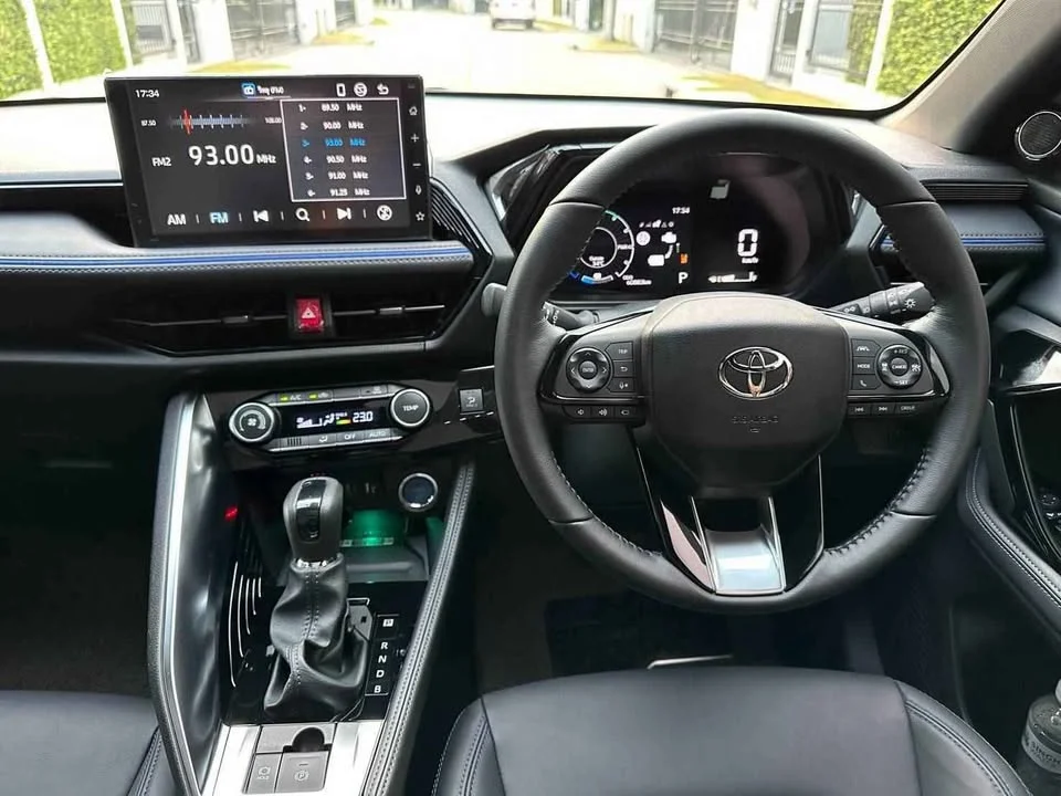 2024 Toyota Yaris Cross AC200 3