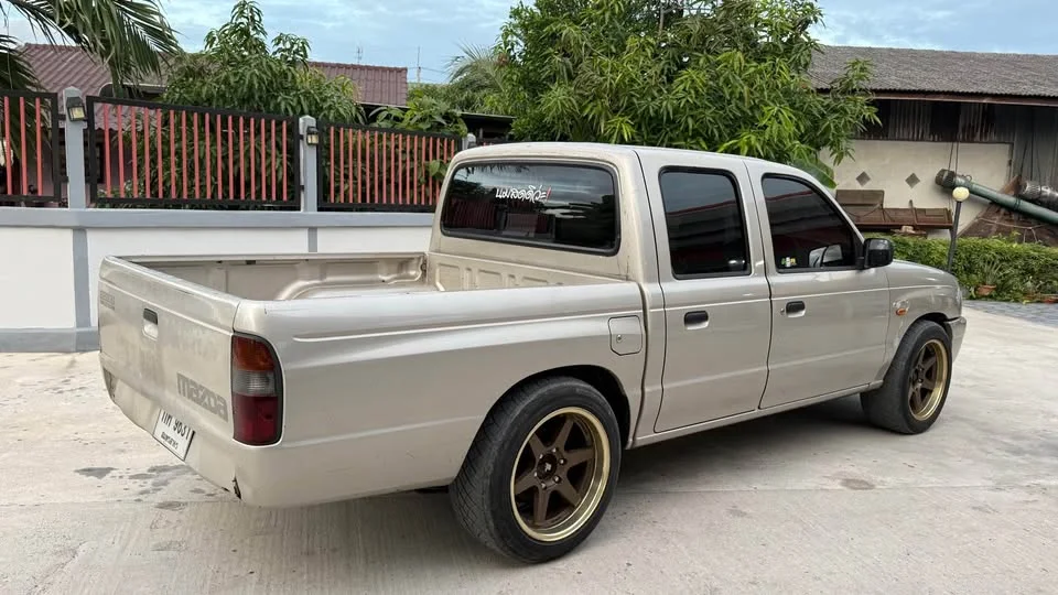 2002 Mazda 2500 Fighter V 2