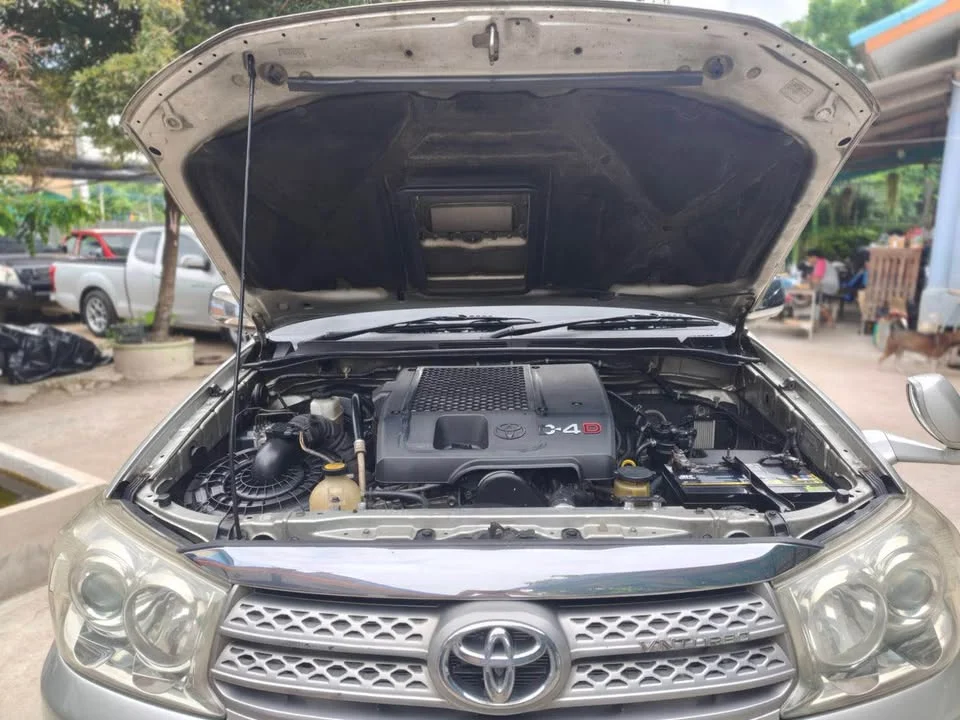 2010 Toyota Fortuner I 3