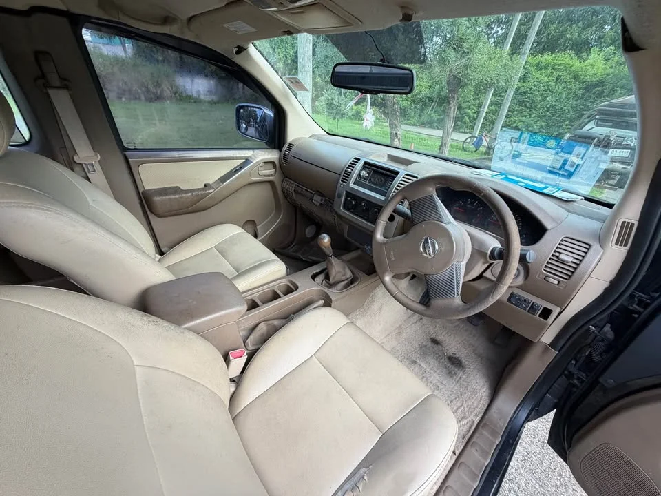 1996 Nissan Navara II 2