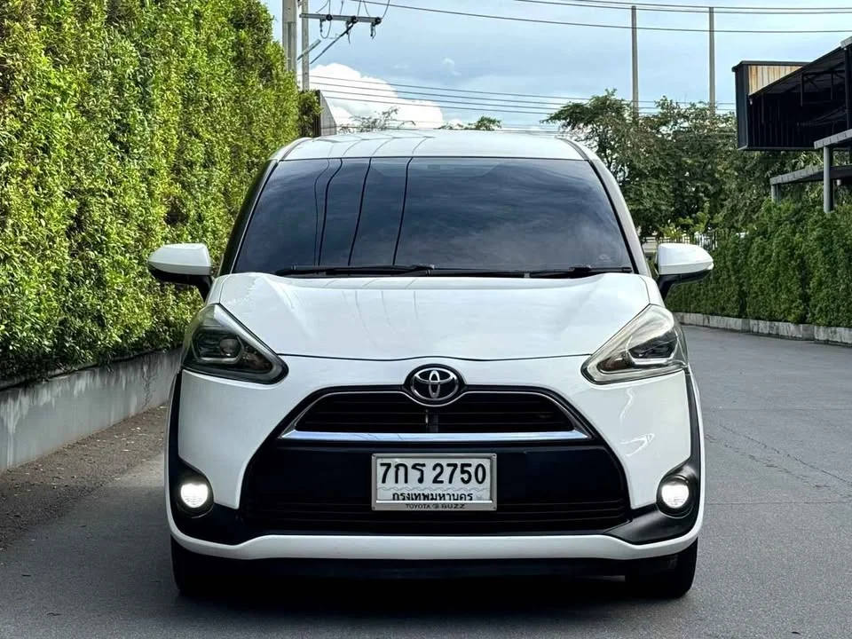 2018 Toyota Sienta II 2