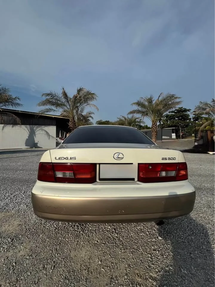 1997 Lexus ES III 3