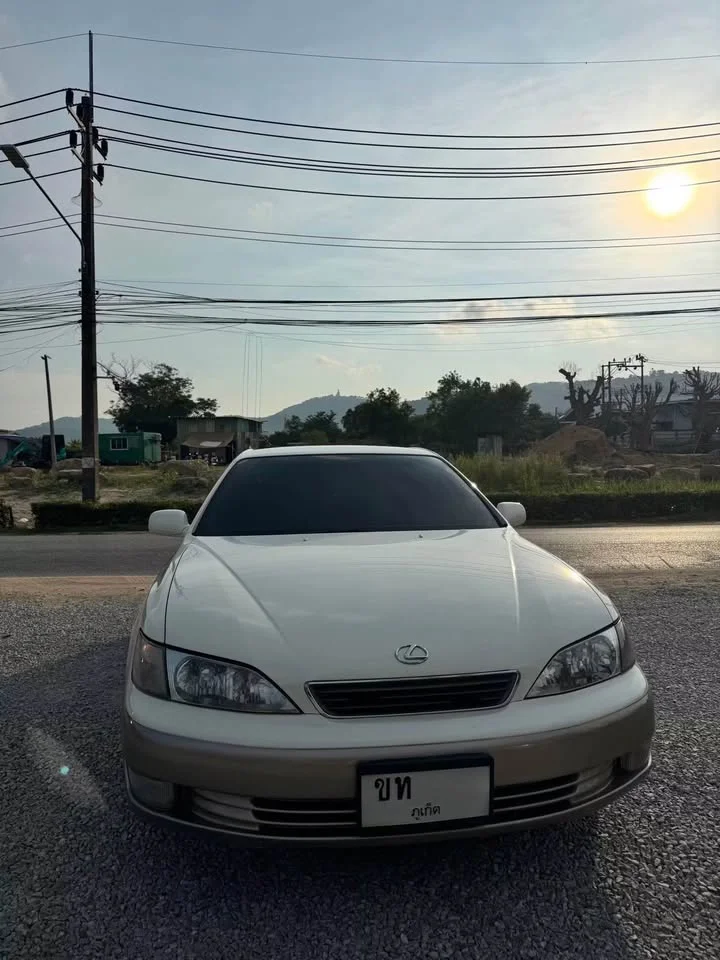 1997 Lexus ES III 2