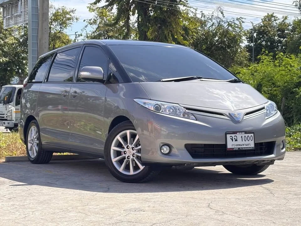 2017 Toyota Estima III 2