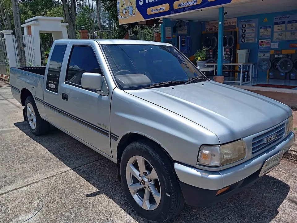1996 Isuzu TFR III 3