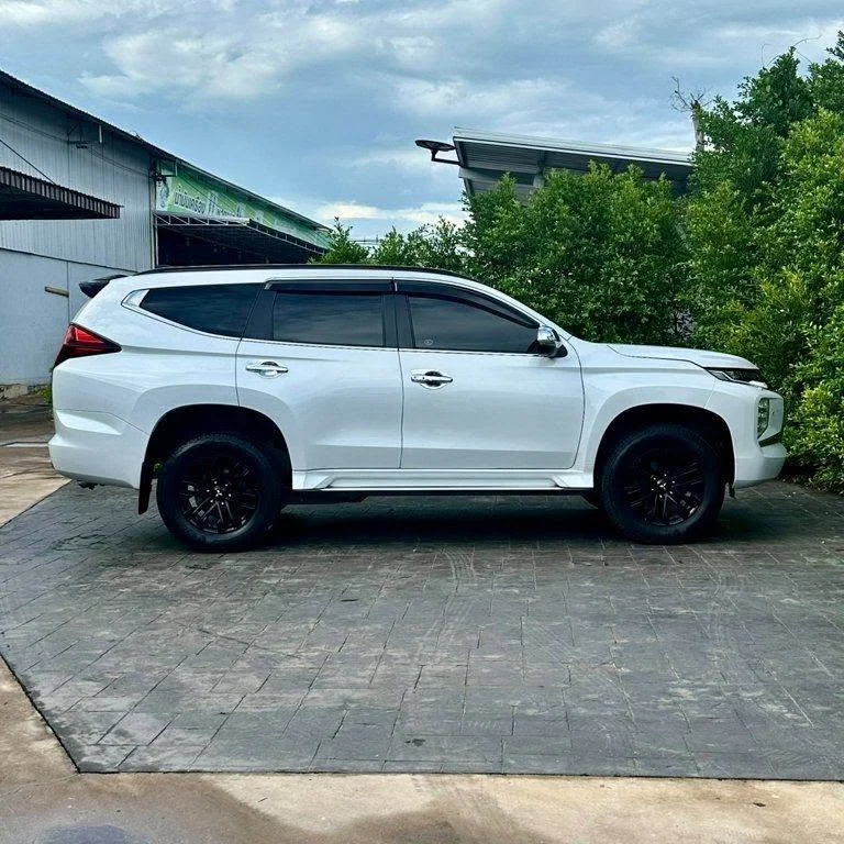 2020 Mitsubishi Pajero Sport III 2