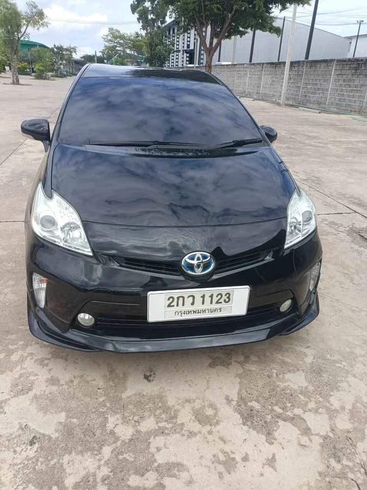2013 Toyota Prius III 2