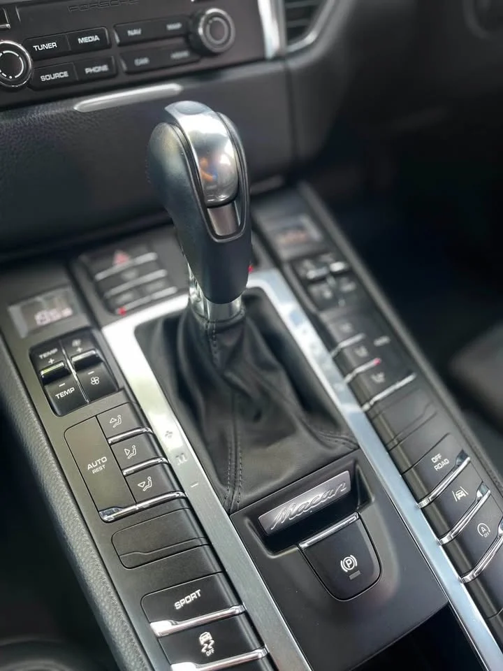 2016 Porsche Macan I 2