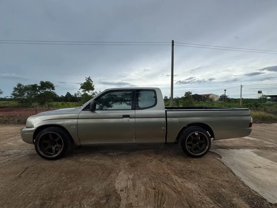 2003 Mitsubishi Strada III 3