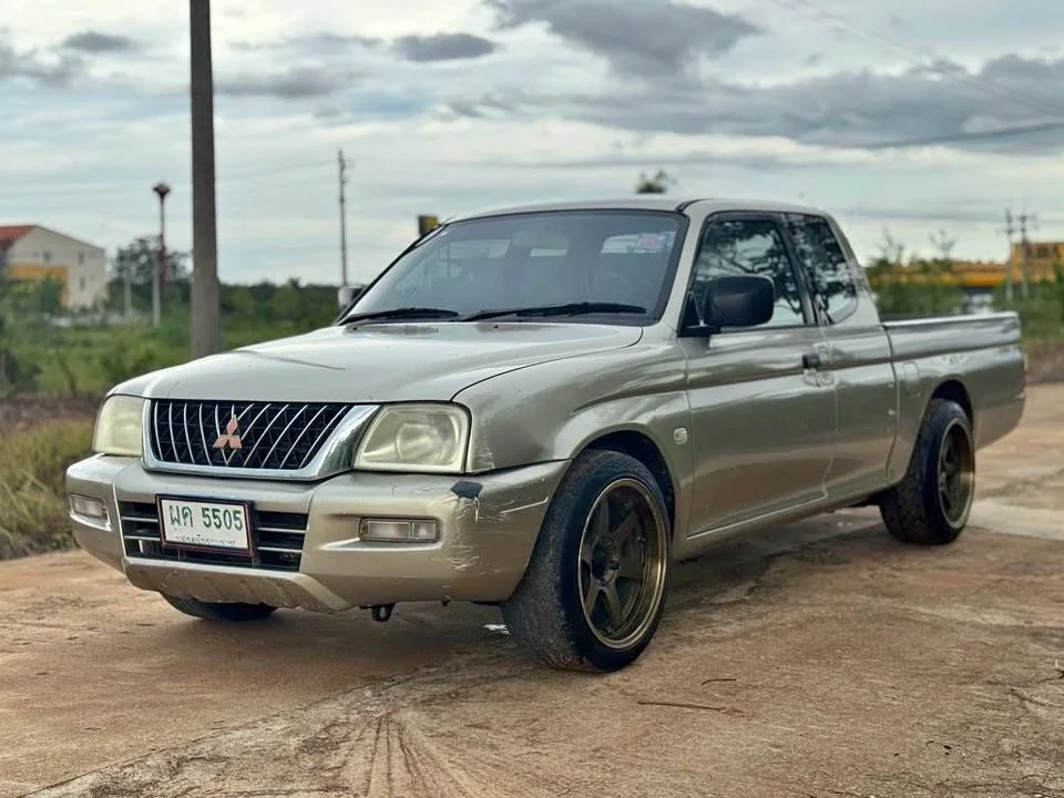 2003 Mitsubishi Strada III 2