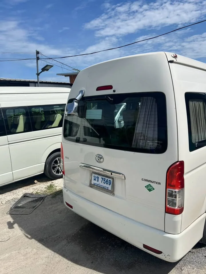2012 Toyota Commuter V (H200) 2