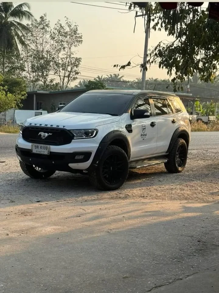 2020 Ford Everest II 2