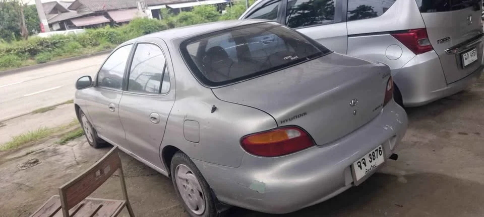 1997 Hyundai Elantra II 3