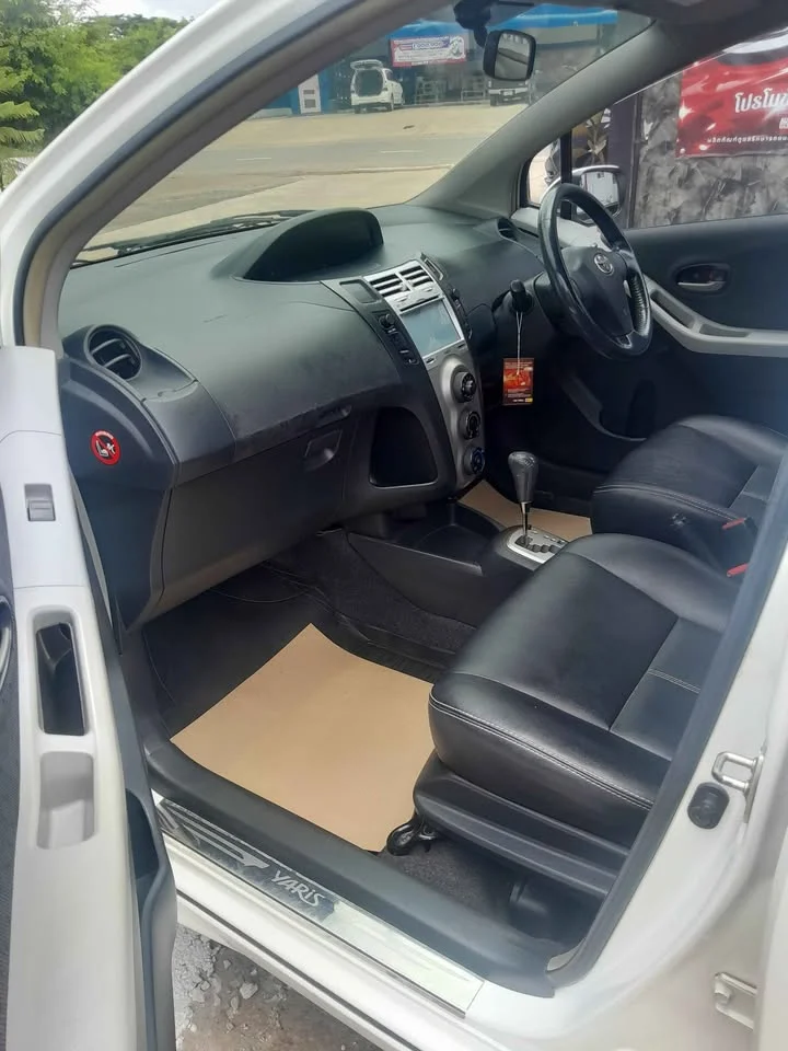 2010 Toyota Yaris II 3