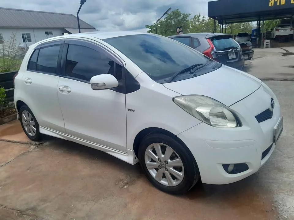 2010 Toyota Yaris II 2