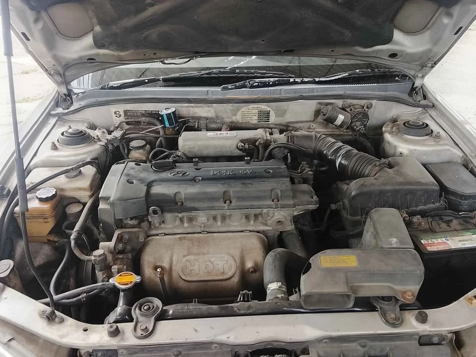 1997 Hyundai Elantra II 3