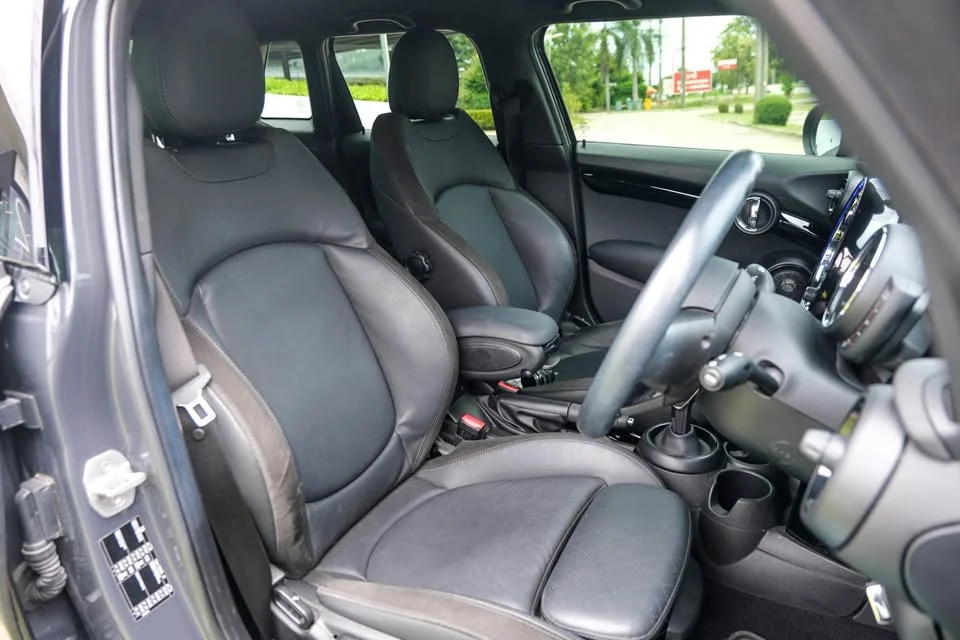 2018 Mini Hatch  III 2