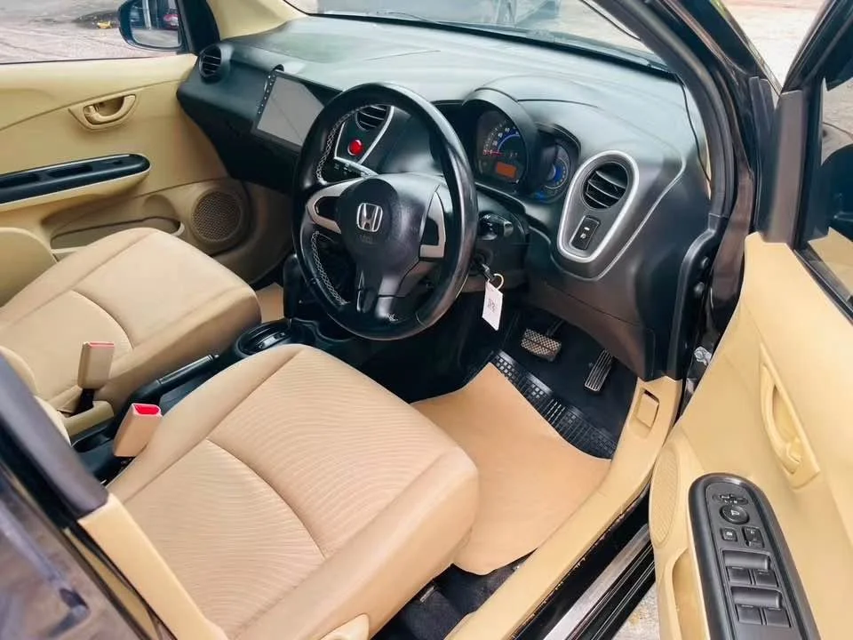 2015 Honda Mobilio II 2