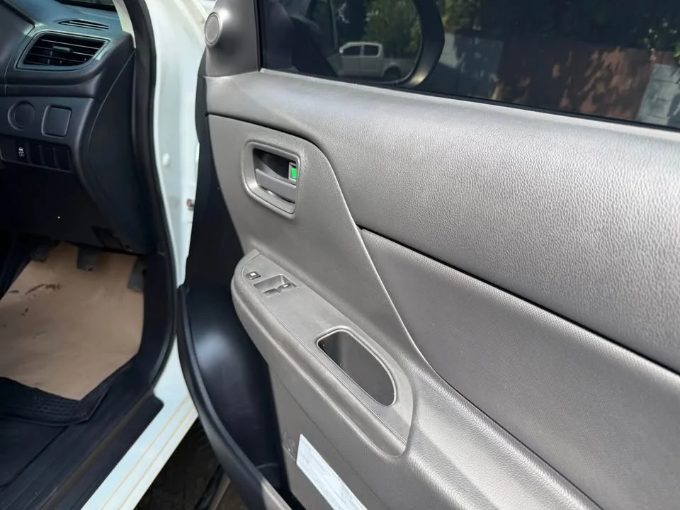 2022 Mitsubishi Triton V 3