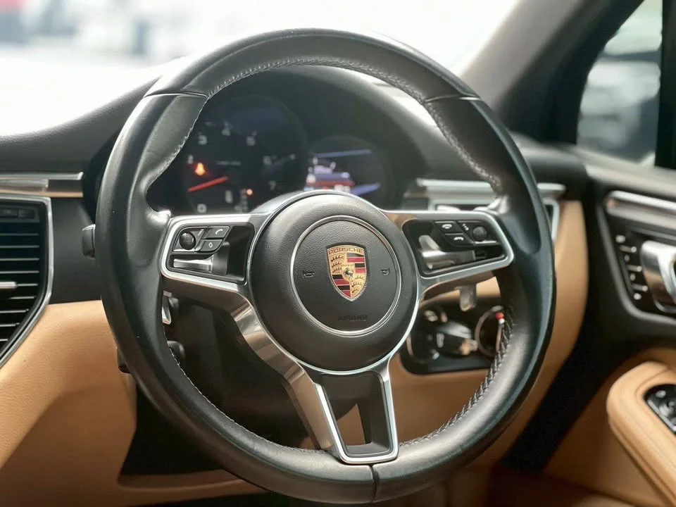 2016 Porsche Macan I 2