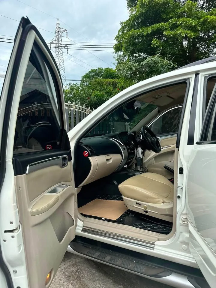 2012 Mitsubishi Pajero Sport II 2