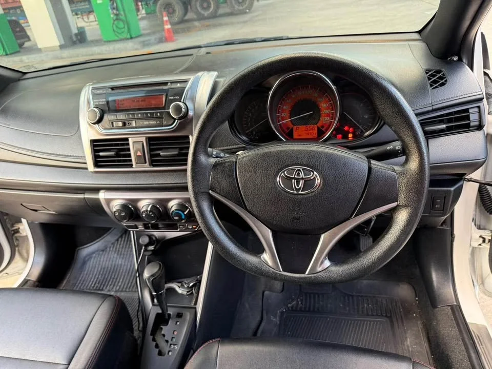 2015 Toyota Yaris III 2