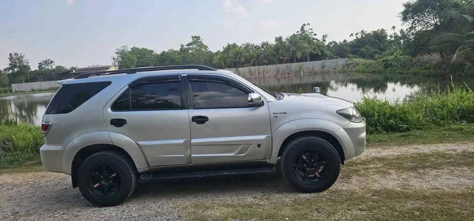 2006 Toyota Fortuner I 3