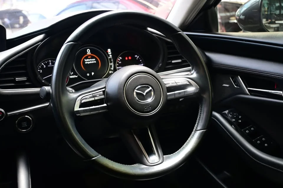 2019 Mazda 3 IV 3