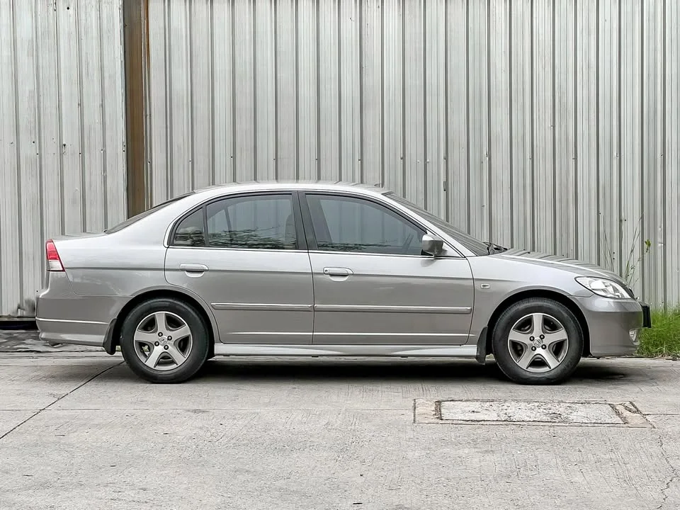 2005 Honda Civic VII 2