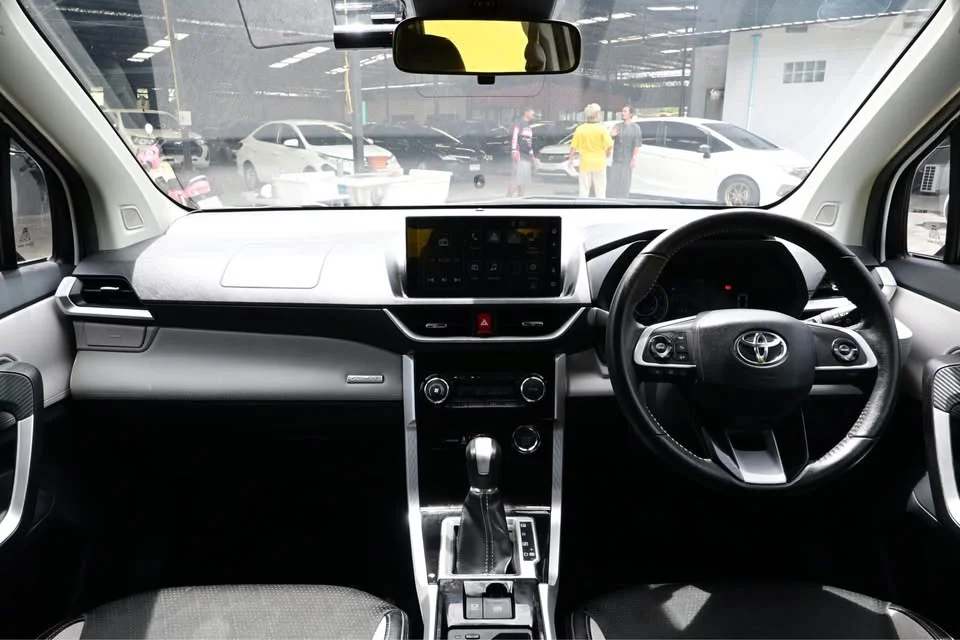 2023 Toyota Veloz III 2