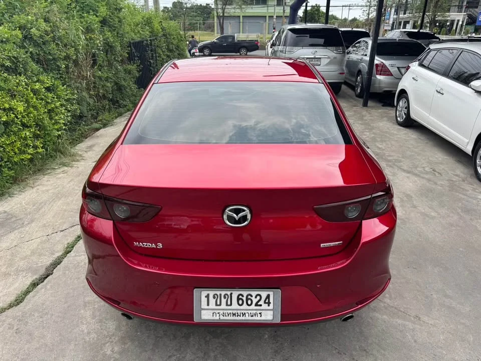 2019 Mazda 3 IV 3