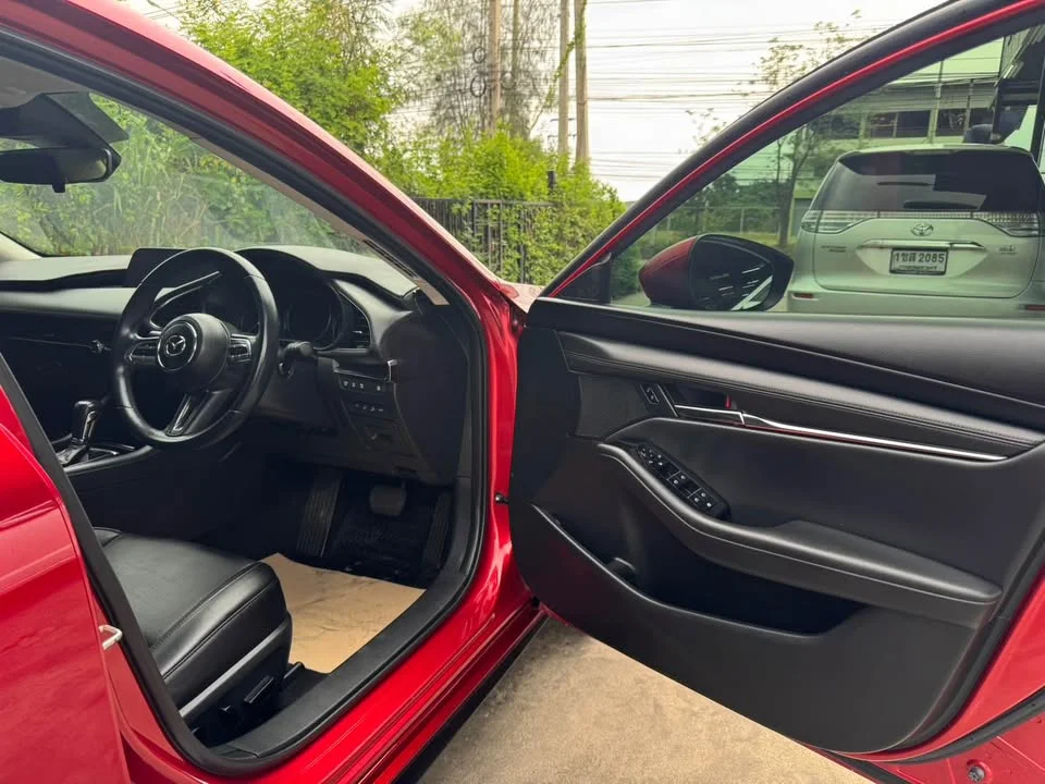 2019 Mazda 3 IV 2